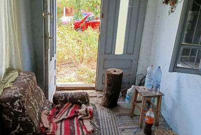 Casă cu 2 camere cu Teren 2474 Mp în Merei
