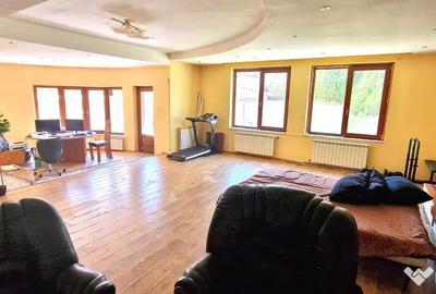 Casă cu 5 camere cu Teren 405 Mp în Coiciu