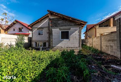Casă cu 4 camere cu Teren 300 Mp în Zimandu Nou