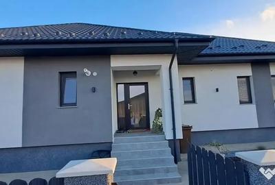 Casă cu 4 camere cu Teren 498 Mp în Miroslava