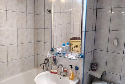 Apartament cu 3 camere decomandat în Cetatea - 2