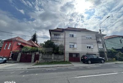 Casă cu 4 camere decomandat în Central