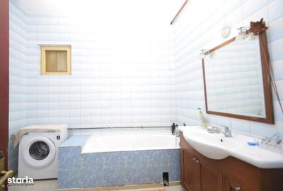 Casă cu 4 camere cu Teren 656 Mp în Central