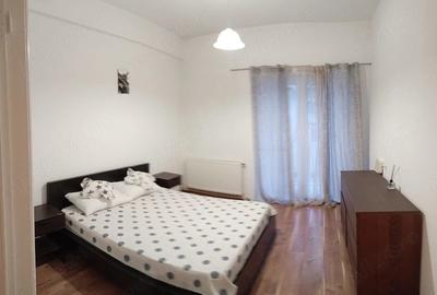 Apartament cu 3 camere decomandat în Calea Victoriei