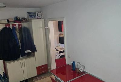 Apartament cu 3 camere semidecomandat în Circumvalațiunii