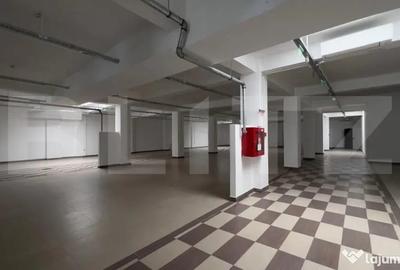 Spațiu comercial, de 850 mp, în Central - 4
