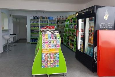 Spațiu comercial, de 3,000 mp, în Central - 8