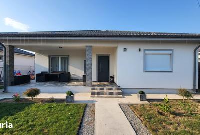 Casă cu 3 camere cu Teren 400 Mp în Săbăreni