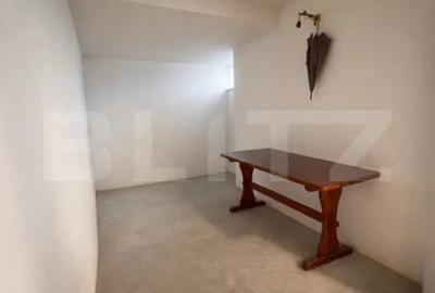 Casă cu 7 camere cu Teren 3940 Mp în Central - 2
