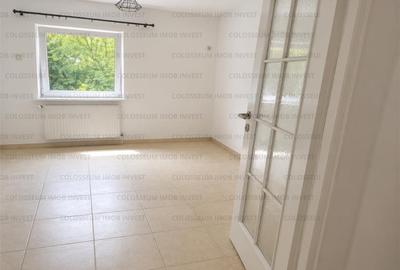 Apartament cu 3 camere decomandat în Astra