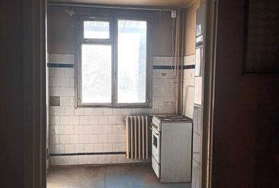 Apartament cu 3 camere semidecomandat în Rahova - 2