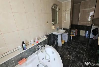 Apartament cu 4 camere decomandat în Găvana