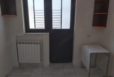 Apartament cu 3 camere decomandat în Exterior Vest