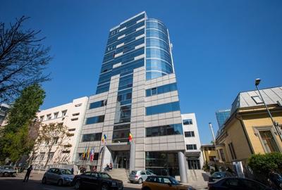 Birou, de 10,000 mp, în Romană - 2