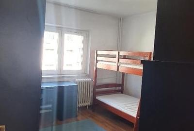 Apartament cu 3 camere decomandat în Vitan