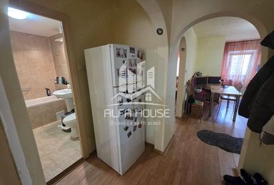 Apartament cu 3 camere decomandat în Govândari