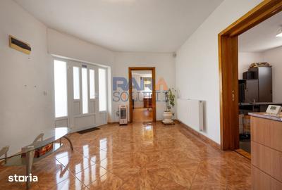 Casă cu 5 camere cu Canalizare în Central - 5