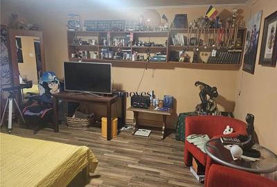 Apartament cu 4 camere decomandat în Micro 16 - 3