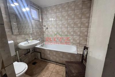 Casă cu 3 camere cu Teren 1623 Mp în Central - 6