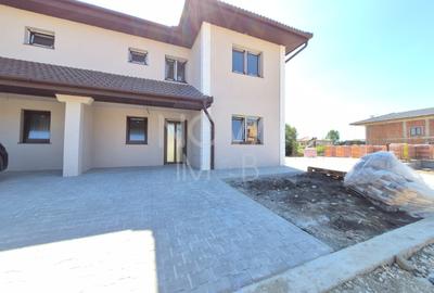 Casă cu 4 camere cu Teren 304 Mp în Șura Mică