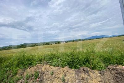Teren Construcții intravilan de 1229 mp, în Est