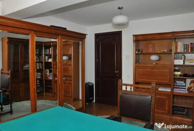 Casă cu 9 camere cu Teren 900 Mp în Central - 15