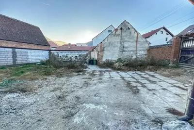 Casă cu 2 camere cu Teren 351 Mp în Sadu - 9