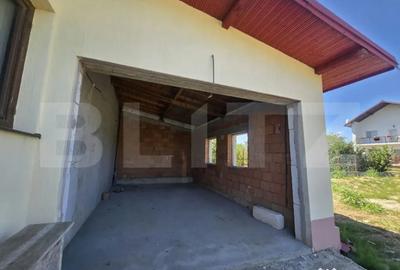 Casă cu 5 camere cu Teren 550 Mp în Săcueni