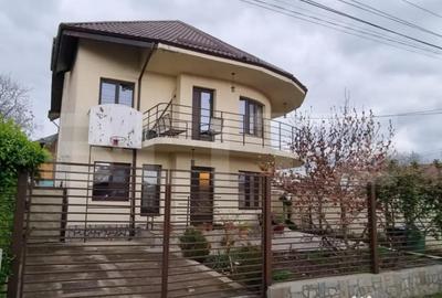 Casă cu 5 camere cu Teren 250 Mp în Central - 2