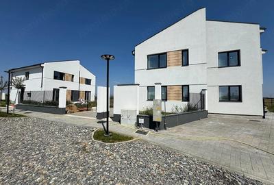 Casă cu 5 camere cu Teren 354 Mp în Moșnița Veche - 1