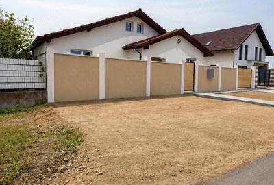 Casă cu 3 camere cu Teren 710 Mp în Central - 2