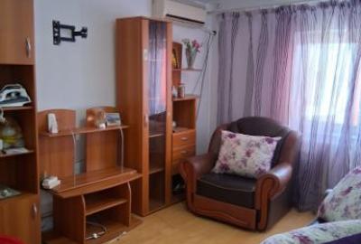 Vând apartament cu 3 camere situat în centrul comunei 67 mp actele necesare pentru vânzare