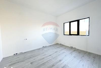 Casă cu 3 camere cu Teren 254 Mp în Valu lui Traian - 8