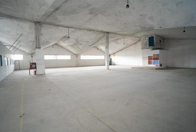 Spațiu industrial, de 2,032 mp, în Est - 1