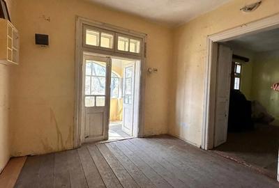 Casă cu 2 camere în Central