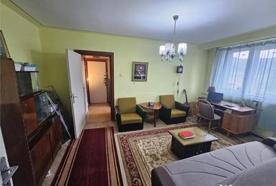 Apartament cu 2 camere semidecomandat în Micro I - 5