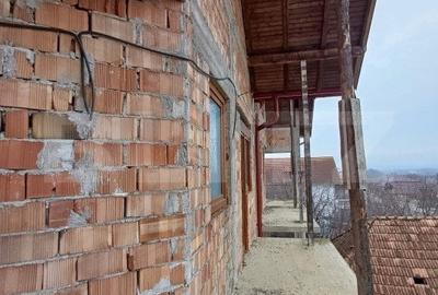 Duplex la rosu in Luna, langa Campia Turzii - 13