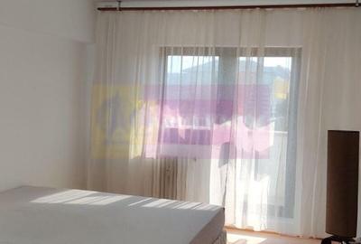 Apartament cu 3 camere decomandat, mobilat în Splaiul Unirii