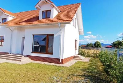 Vila cu arhitectura deosebita in Izvor-Tarlungeni - 1