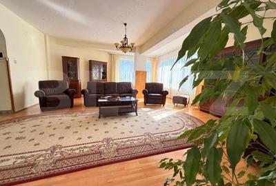 Casă cu 6 camere cu Teren 1170 Mp în Tractorul - 2