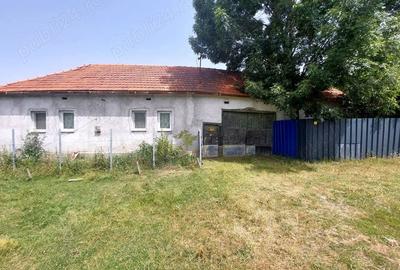 Casă cu 4 camere în Central - 2