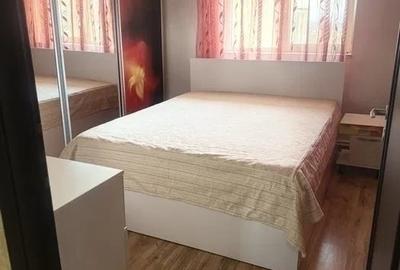 Apartament cu 3 camere decomandat în Nicolina