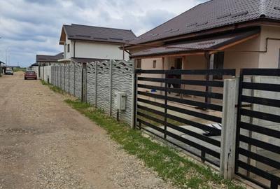 Casa pe parter cu 3 dormitoare si curte 320 mp - Dragomiresti Deal