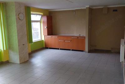 Spațiu comercial, de 58 mp, în Central - 6