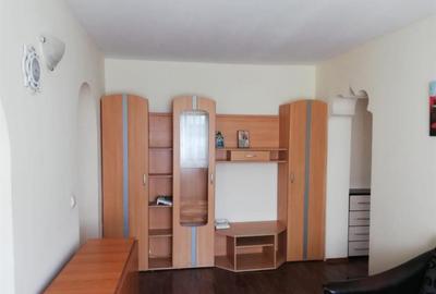 Apartament cu 3 camere semidecomandat, mobilat în Podu Roș - 8
