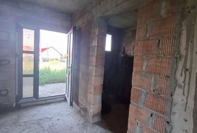Casă cu 4 camere cu Teren 1600 Mp în Central - 12