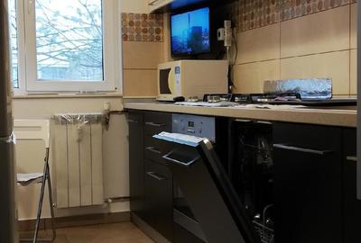 Apartament cu 4 camere decomandat în Apusului - 3