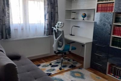 Casă cu 5 camere cu Teren 1400 Mp în Groși