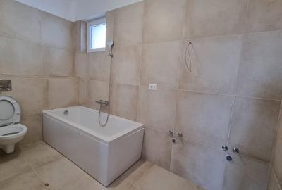 Casă cu 4 camere cu Canalizare în Central - 3