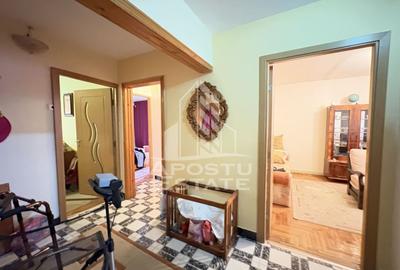 Apartament cu 3 camere decomandat, mobilat în Lipovei